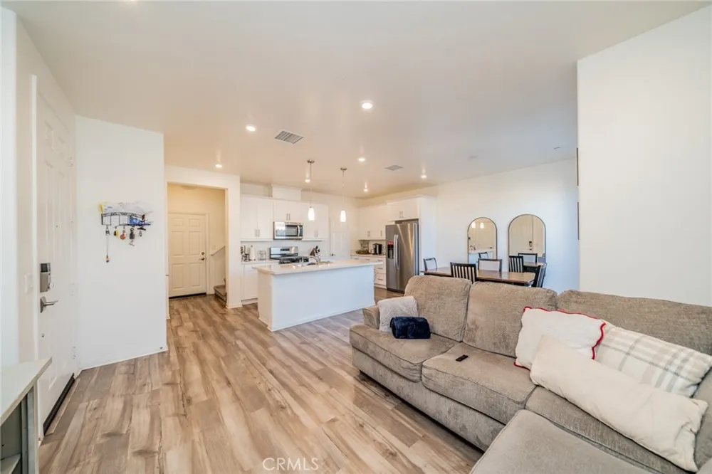 214 Bonita Lane Rialto, CA 92376