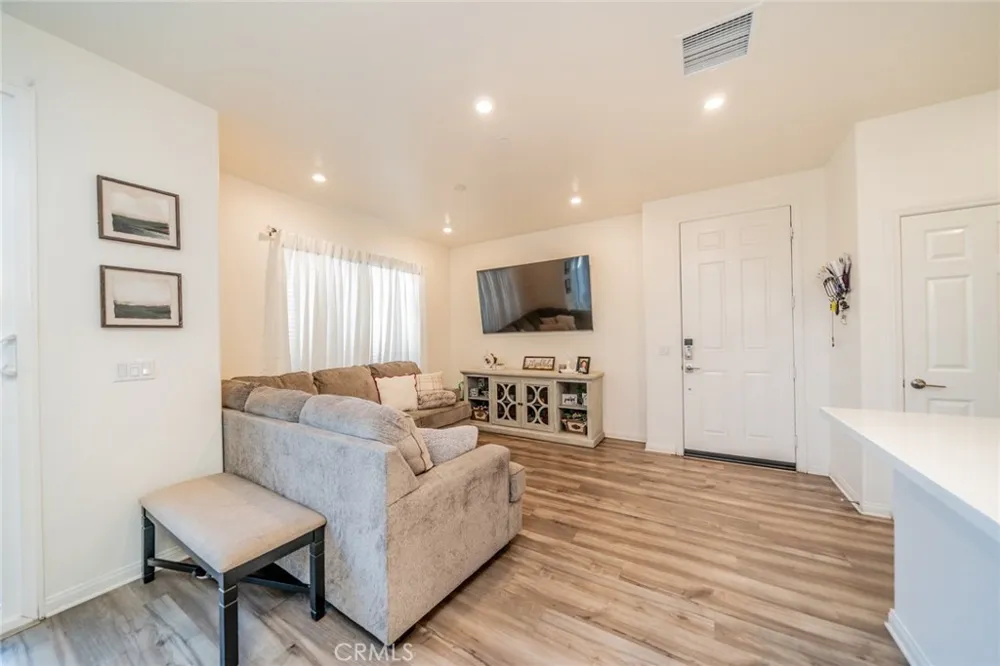 214 Bonita Lane Rialto, CA 92376