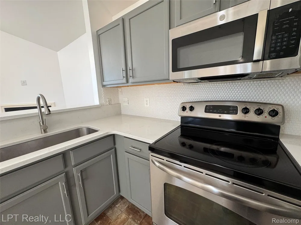 623 Worthington Drive Lansing City, MI 48906