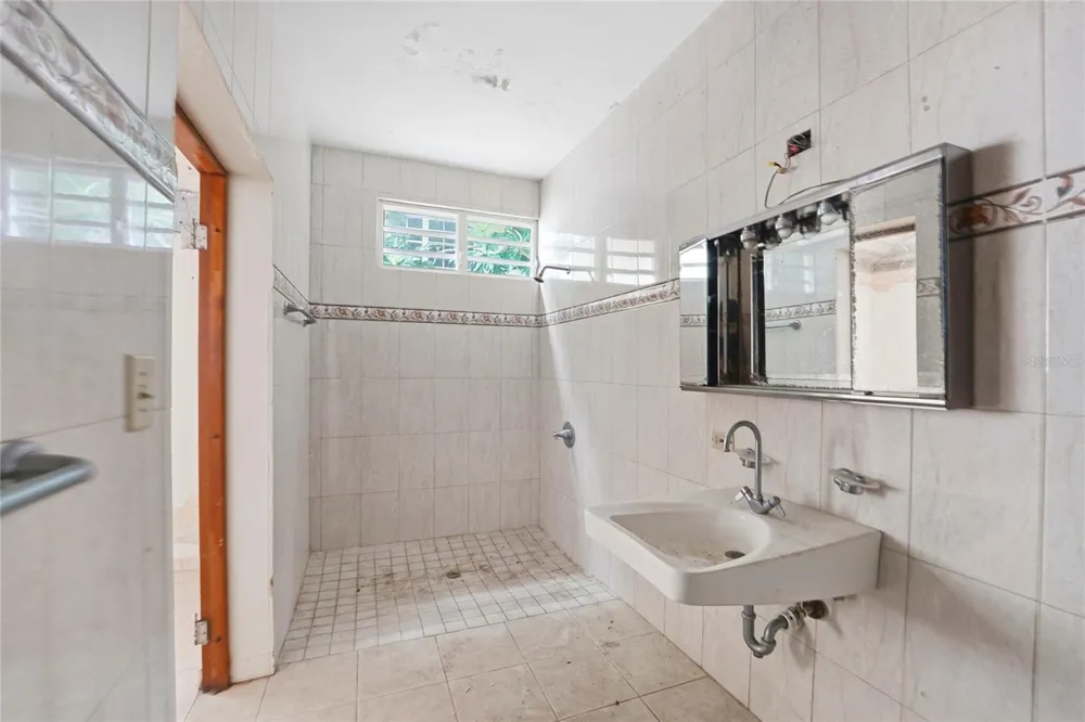 2 CALLE J Guaynabo, PR 00966