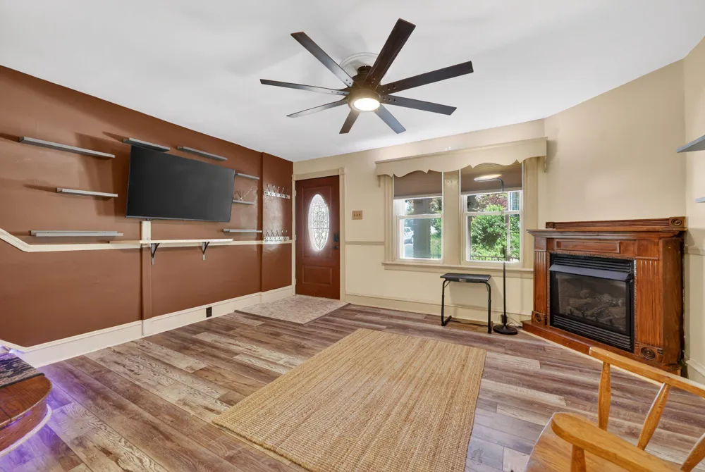 3840 DENNISON AVENUE Drexel Hill, PA 19026