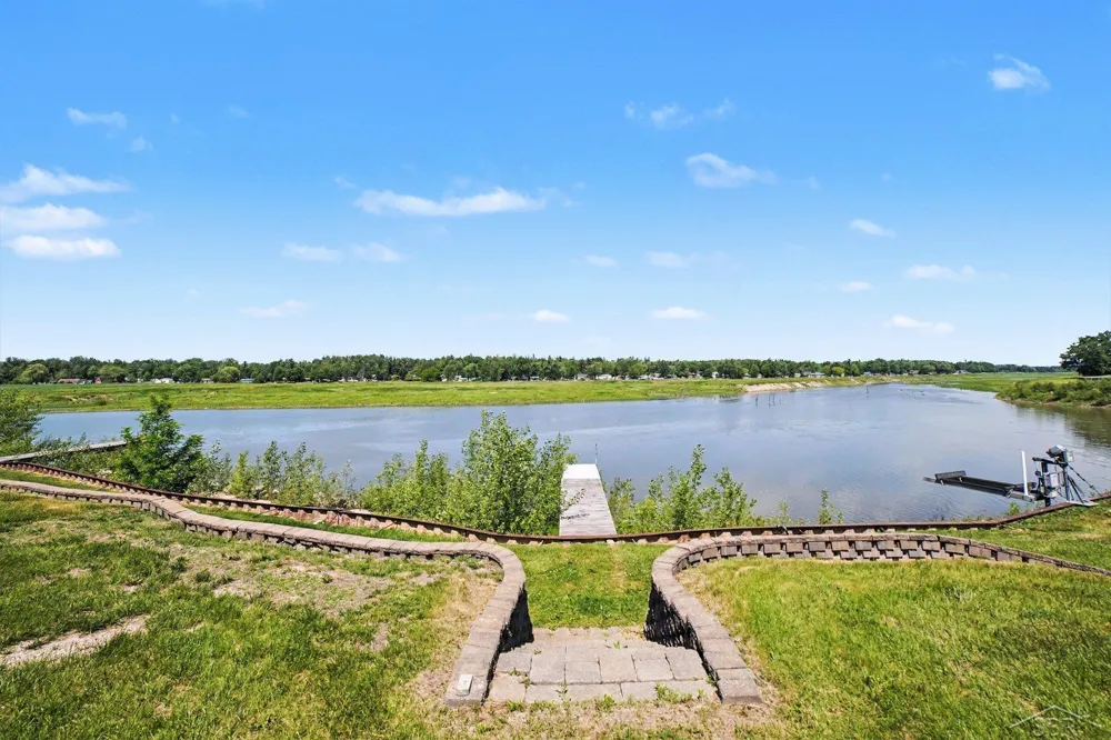 5814 M-30 ROAD Tobacco Township, MI 48612