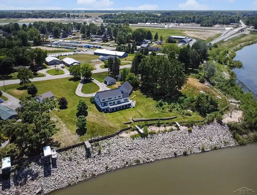 5814 M-30 ROAD Tobacco Township, MI 48612