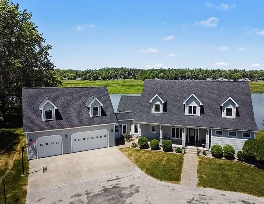 5814 M-30 ROAD Tobacco Township, MI 48612