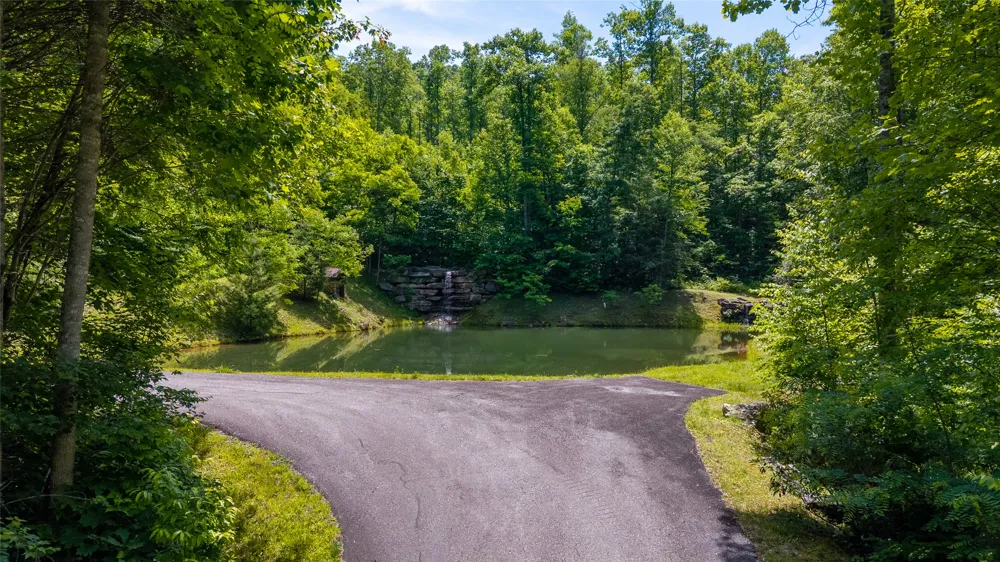 2530 Pilot Knob Road Glenville, NC 28736