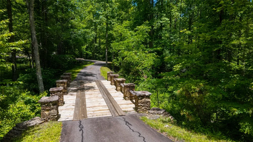 2530 Pilot Knob Road Glenville, NC 28736