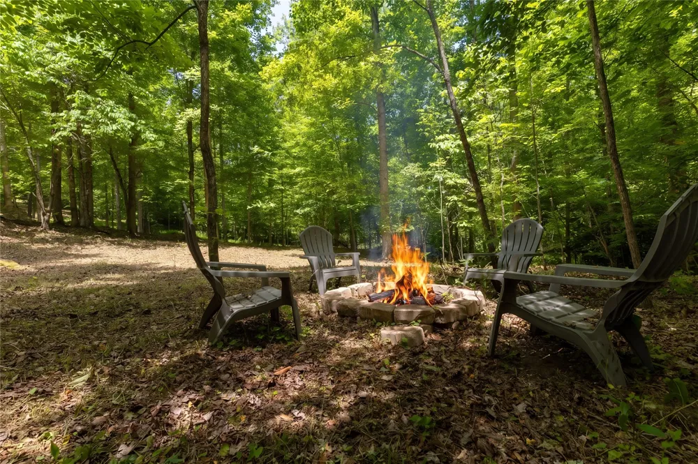 2530 Pilot Knob Road Glenville, NC 28736