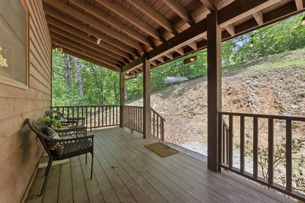 N Rhododendron Almond, NC 28702