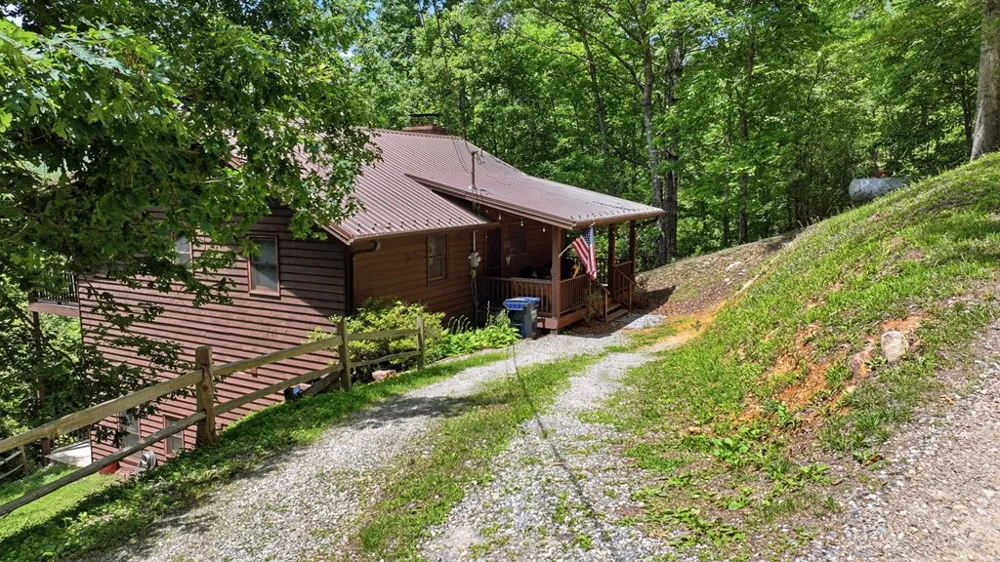 N Rhododendron Almond, NC 28702