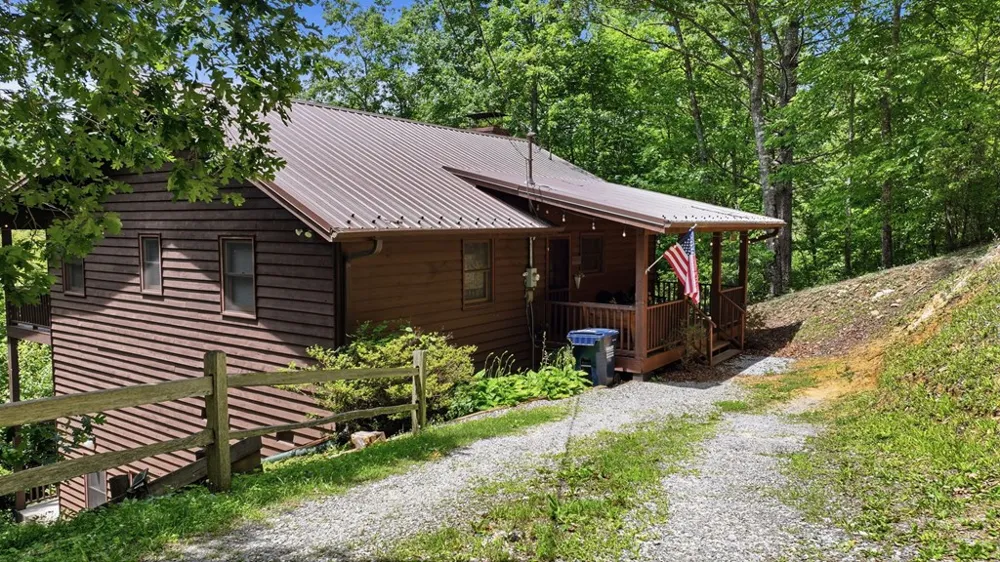 N Rhododendron Almond, NC 28702