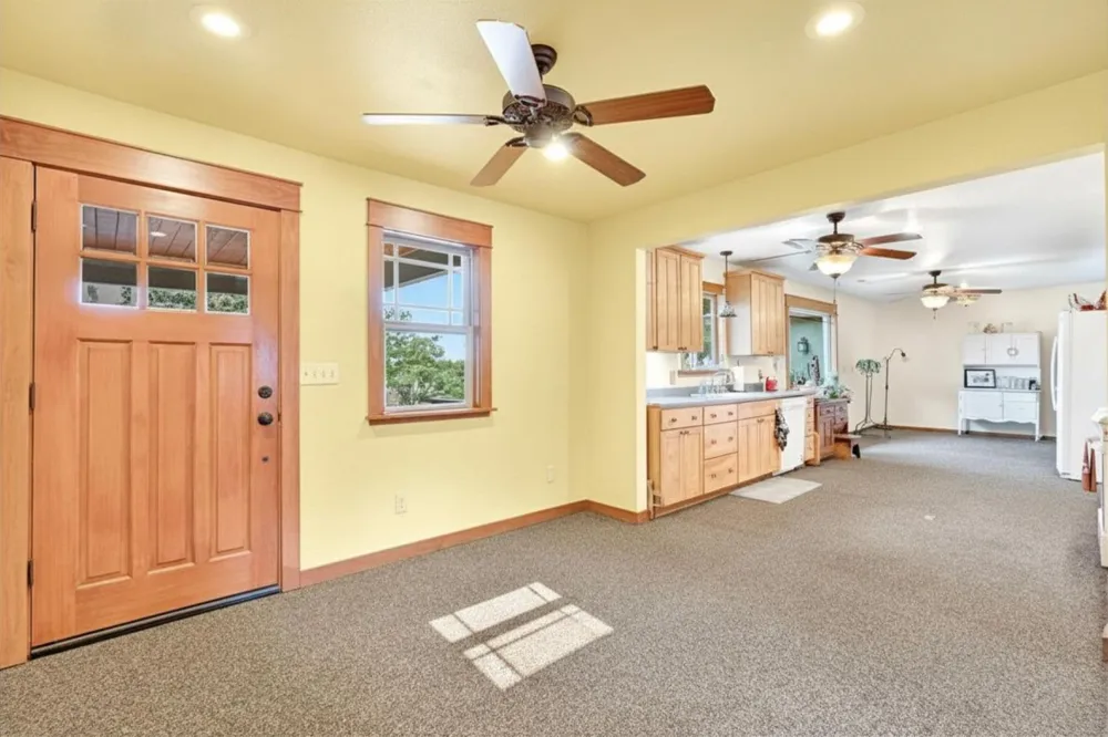 2153 Michelle Sanger, CA 93657