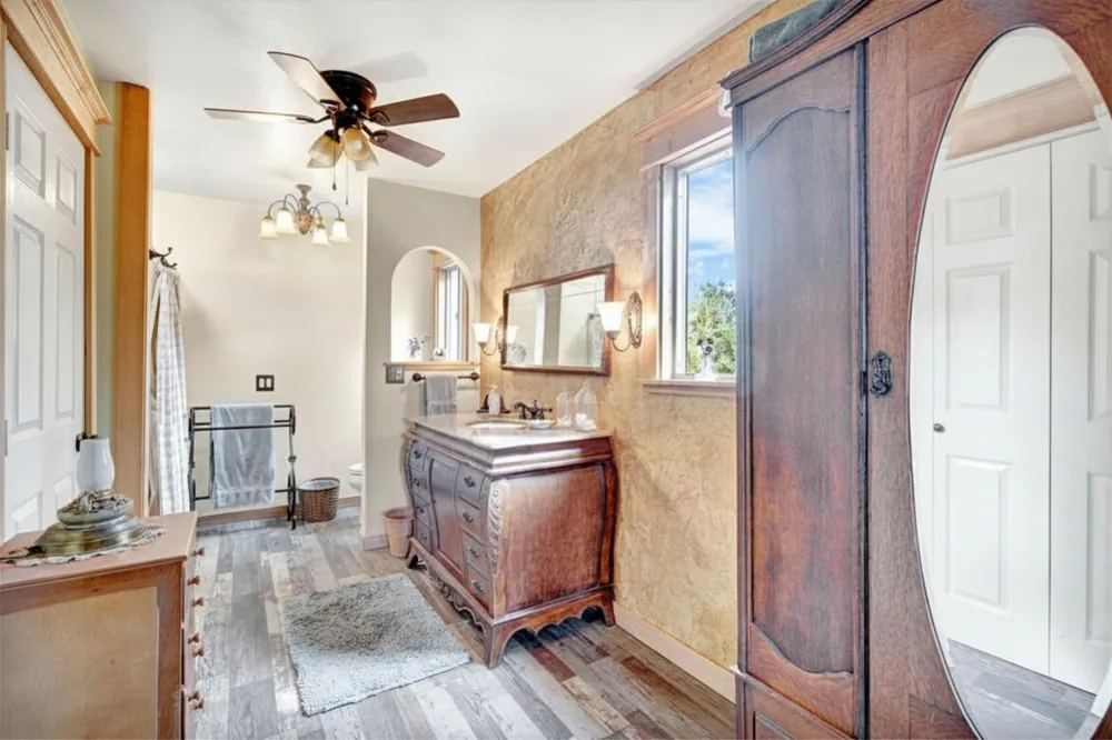 2153 Michelle Sanger, CA 93657