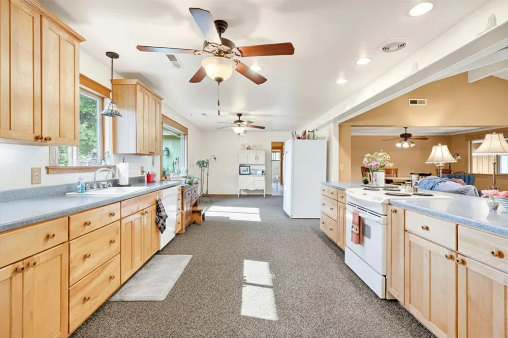 2153 Michelle Sanger, CA 93657