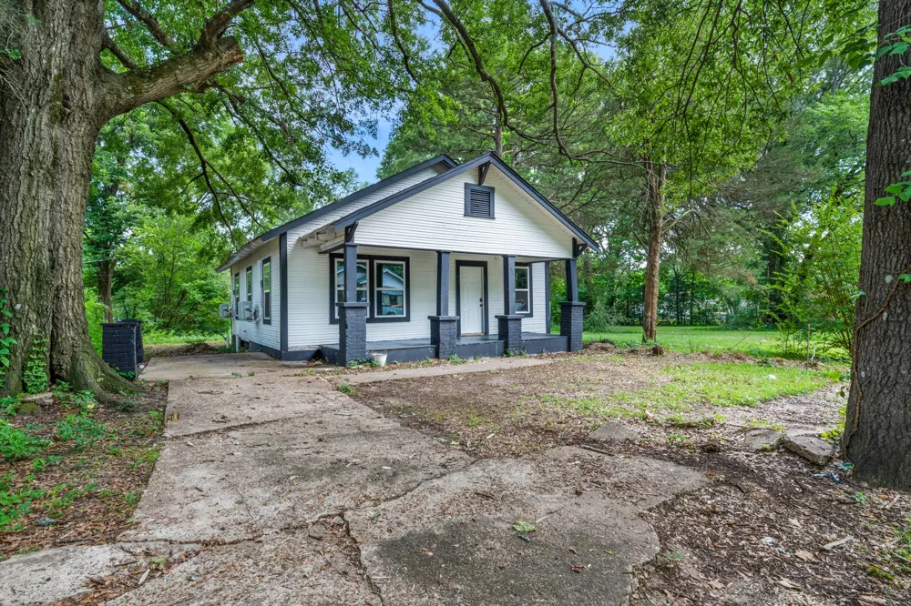 2013 West 10th Street Texarkana, TX 75501