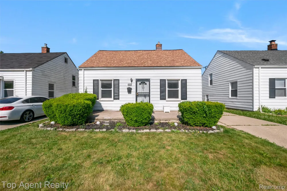 22085 Rausch Avenue Eastpointe City, MI 48021
