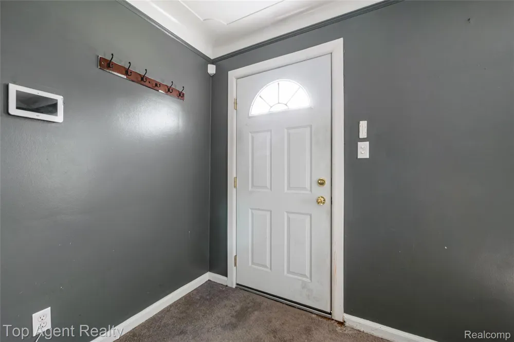 22085 Rausch Avenue Eastpointe City, MI 48021