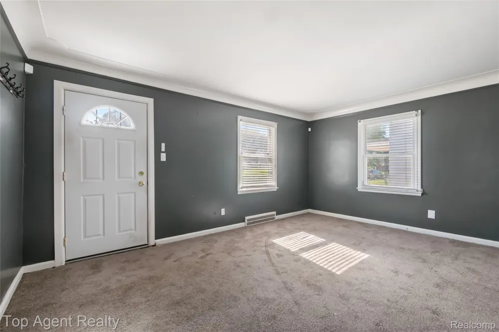 22085 Rausch Avenue Eastpointe City, MI 48021