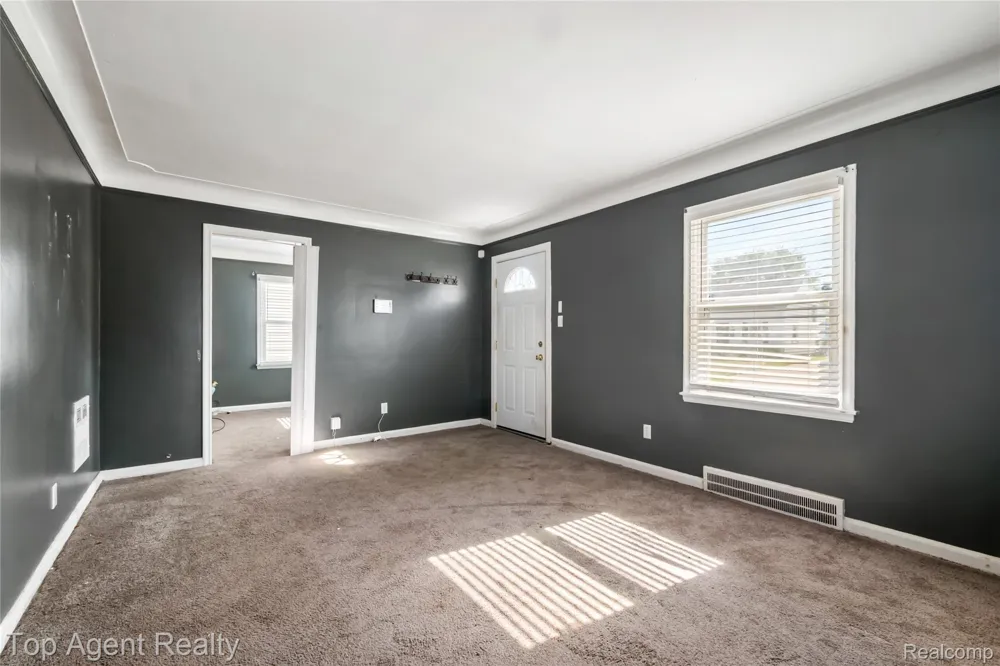 22085 Rausch Avenue Eastpointe City, MI 48021