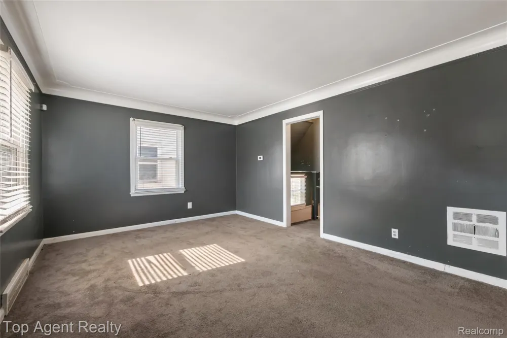 22085 Rausch Avenue Eastpointe City, MI 48021