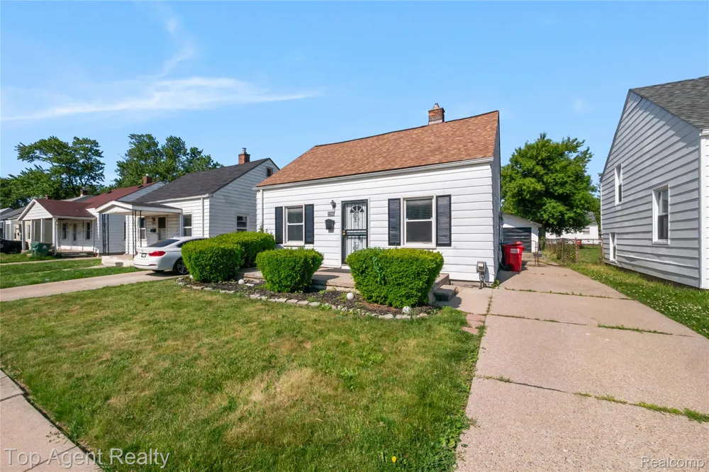 22085 Rausch Avenue Eastpointe City, MI 48021