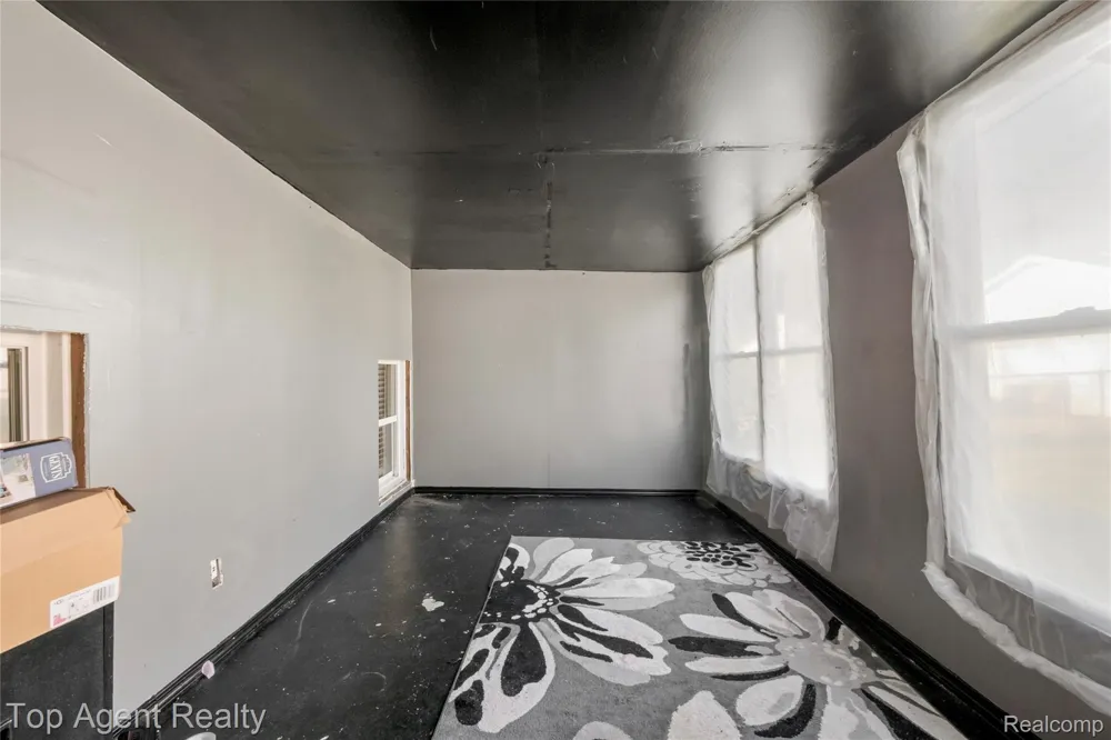 22085 Rausch Avenue Eastpointe City, MI 48021