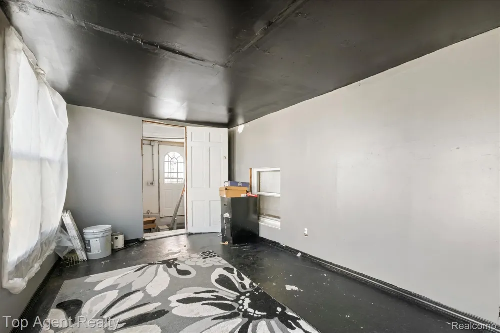 22085 Rausch Avenue Eastpointe City, MI 48021