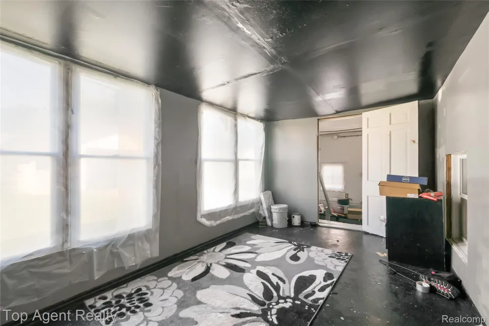 22085 Rausch Avenue Eastpointe City, MI 48021