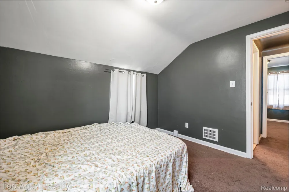22085 Rausch Avenue Eastpointe City, MI 48021