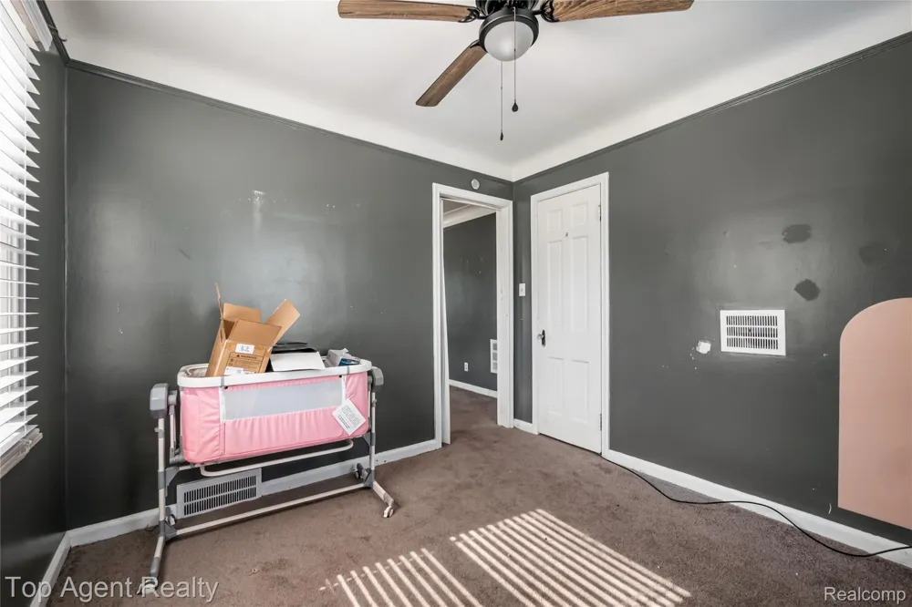 22085 Rausch Avenue Eastpointe City, MI 48021