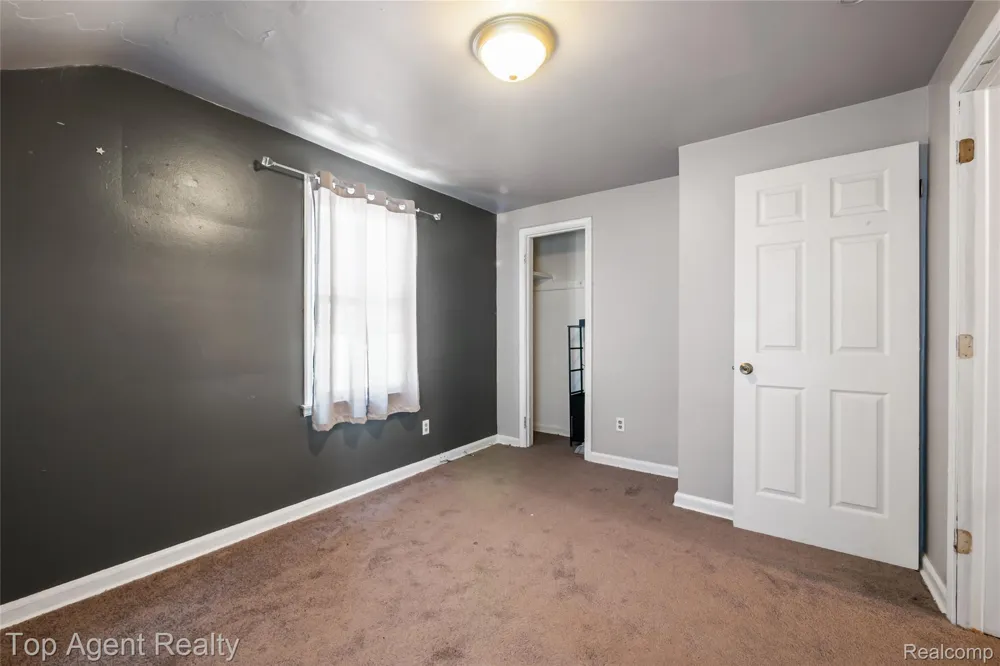 22085 Rausch Avenue Eastpointe City, MI 48021