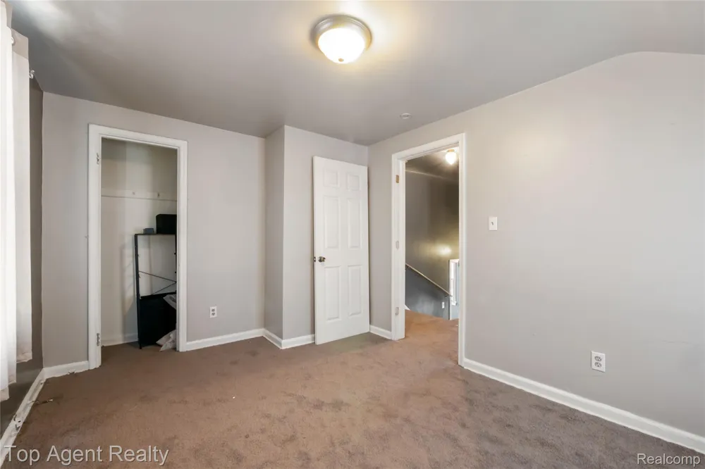 22085 Rausch Avenue Eastpointe City, MI 48021