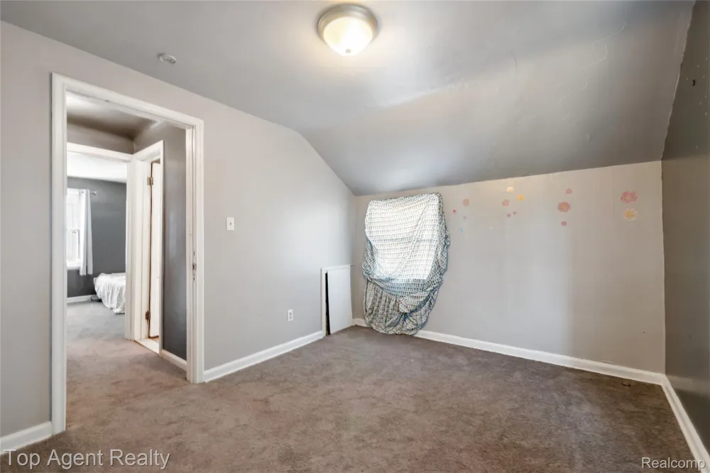 22085 Rausch Avenue Eastpointe City, MI 48021