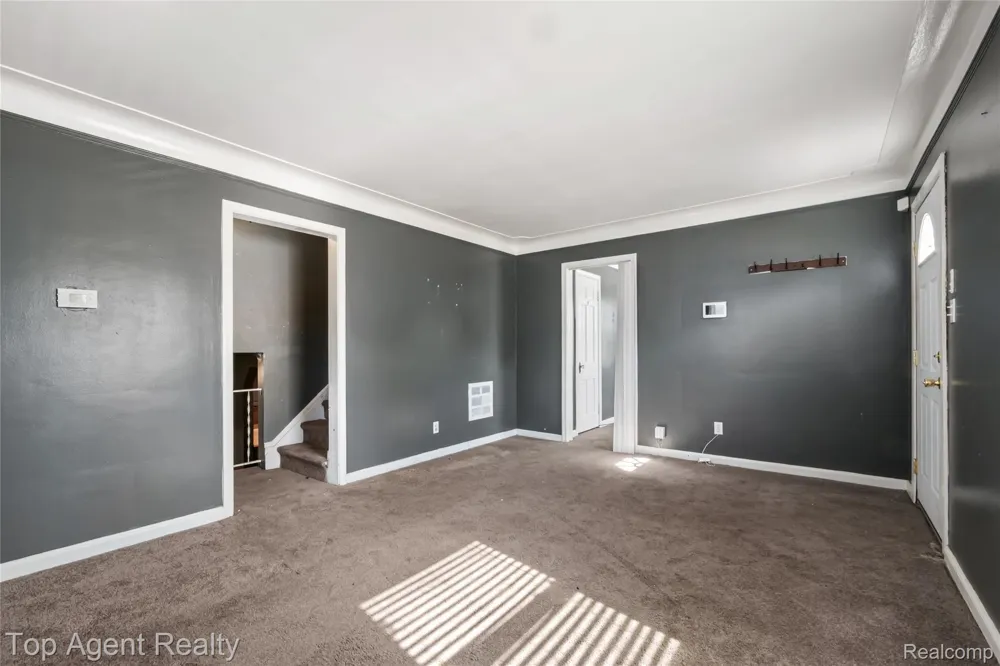 22085 Rausch Avenue Eastpointe City, MI 48021