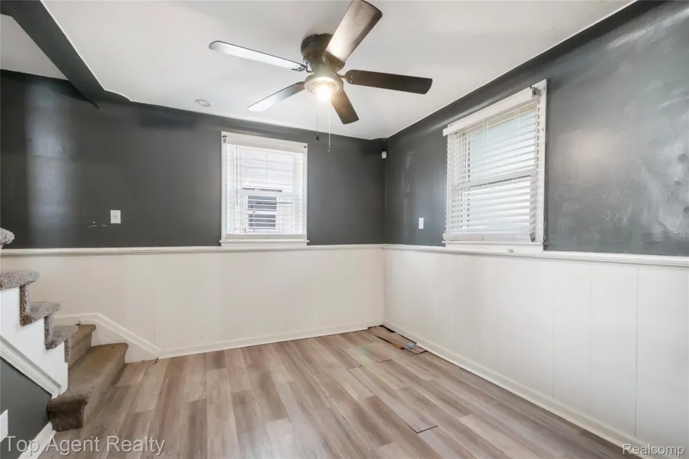 22085 Rausch Avenue Eastpointe City, MI 48021