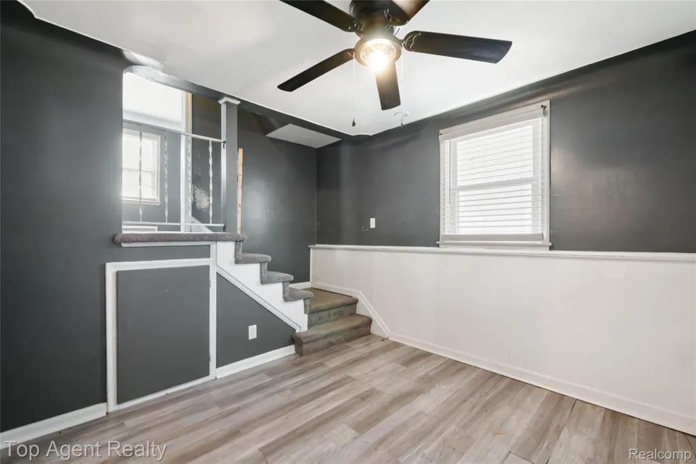 22085 Rausch Avenue Eastpointe City, MI 48021