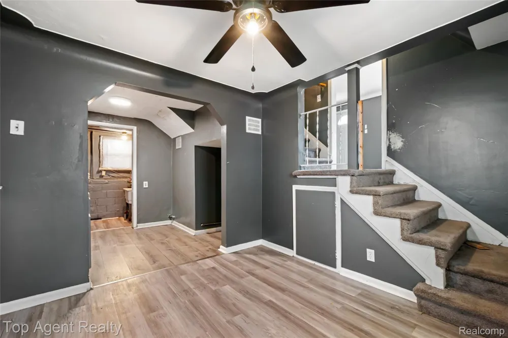 22085 Rausch Avenue Eastpointe City, MI 48021