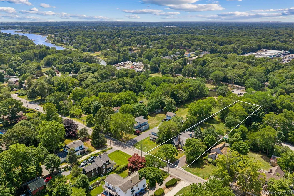 16 Union Avenue Center Moriches, NY 11934