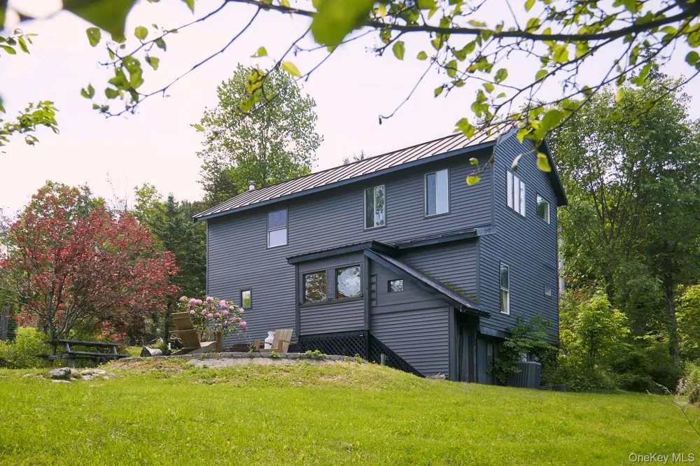153 Near Road Red Hook, NY 12571