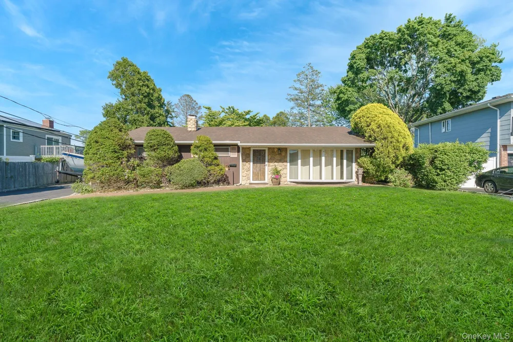 10 Rye Place Commack, NY 11725