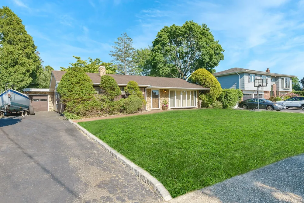 10 Rye Place Commack, NY 11725