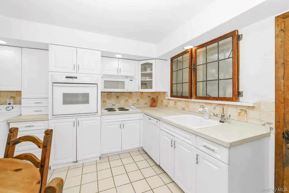 10 Rye Place Commack, NY 11725