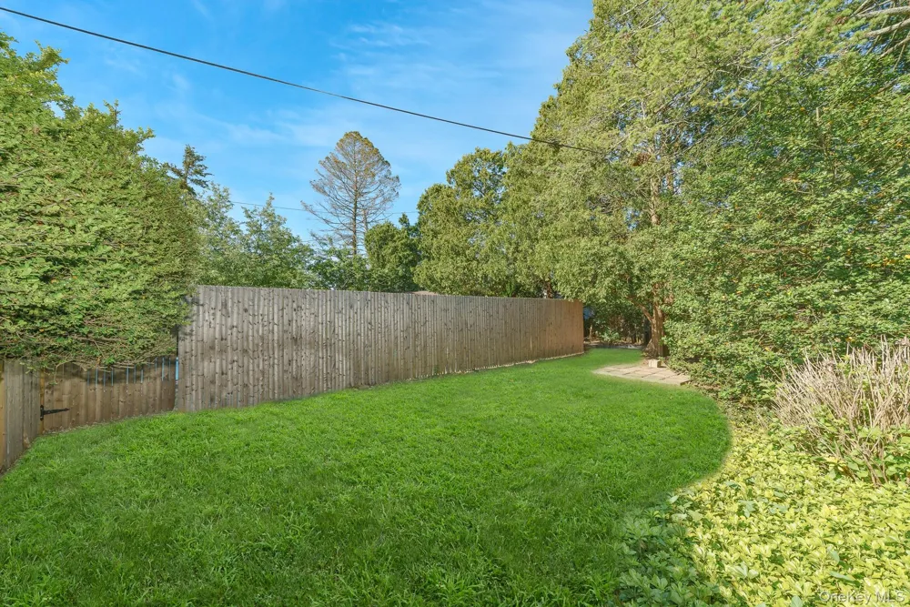 10 Rye Place Commack, NY 11725
