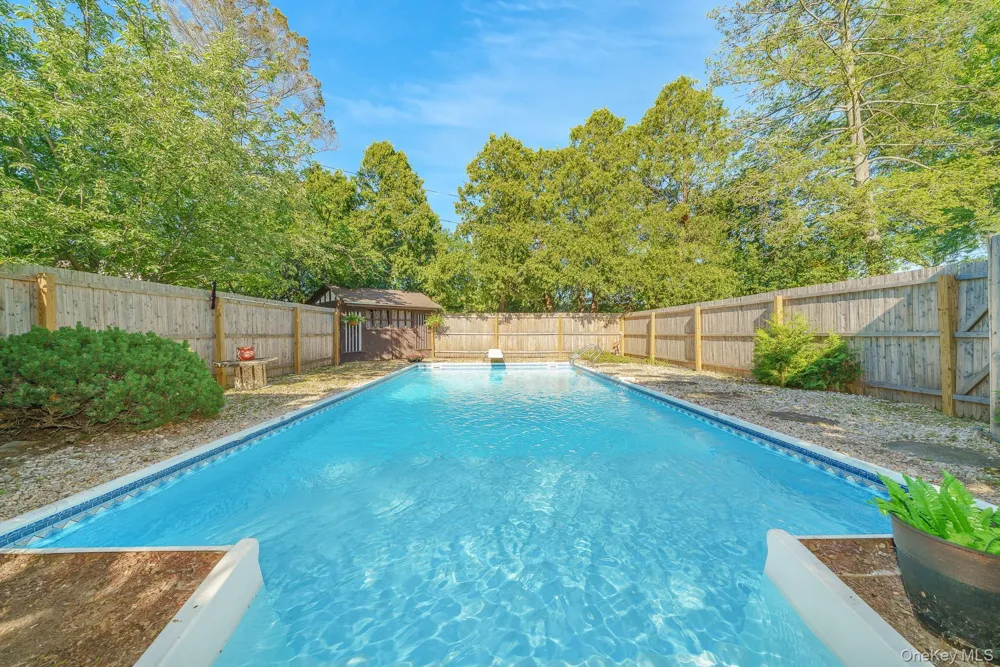 10 Rye Place Commack, NY 11725