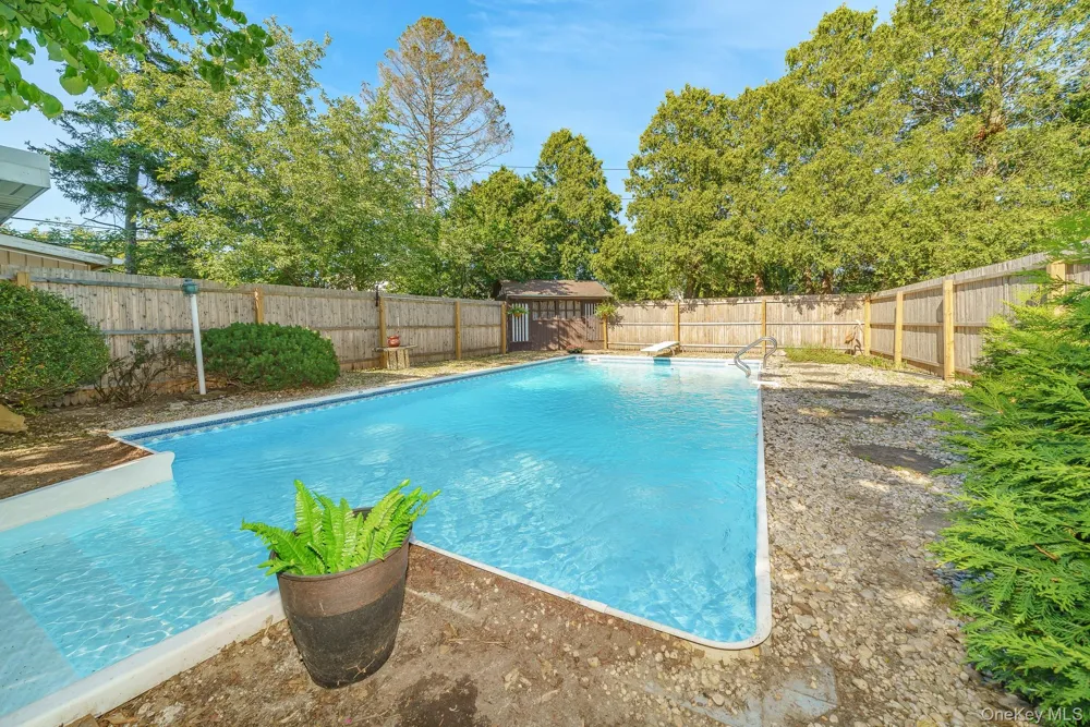 10 Rye Place Commack, NY 11725