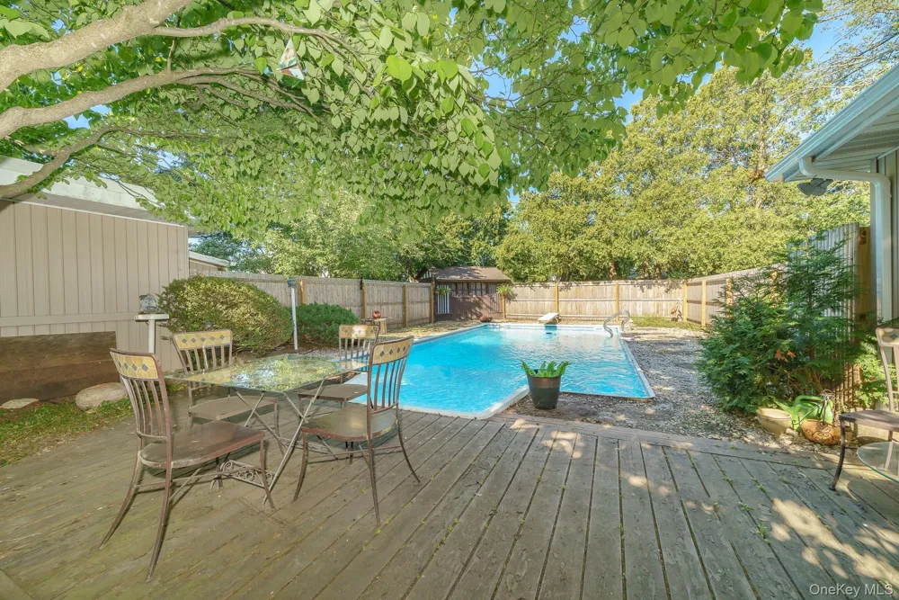 10 Rye Place Commack, NY 11725
