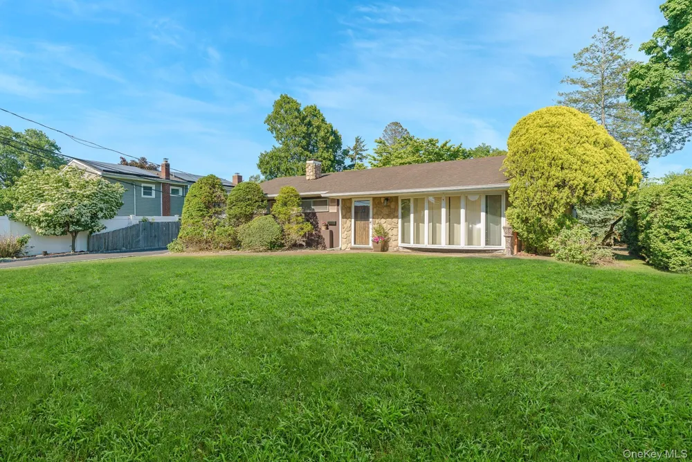 10 Rye Place Commack, NY 11725