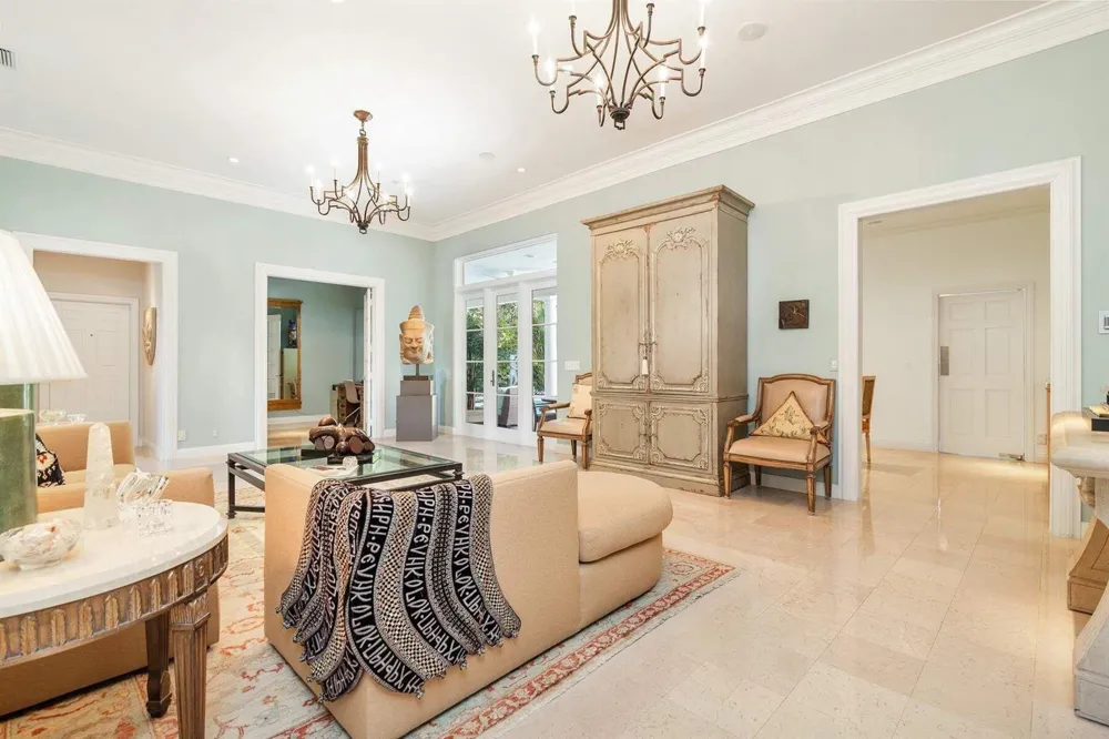 710 COUNTY ROAD Palm Beach, FL 33480