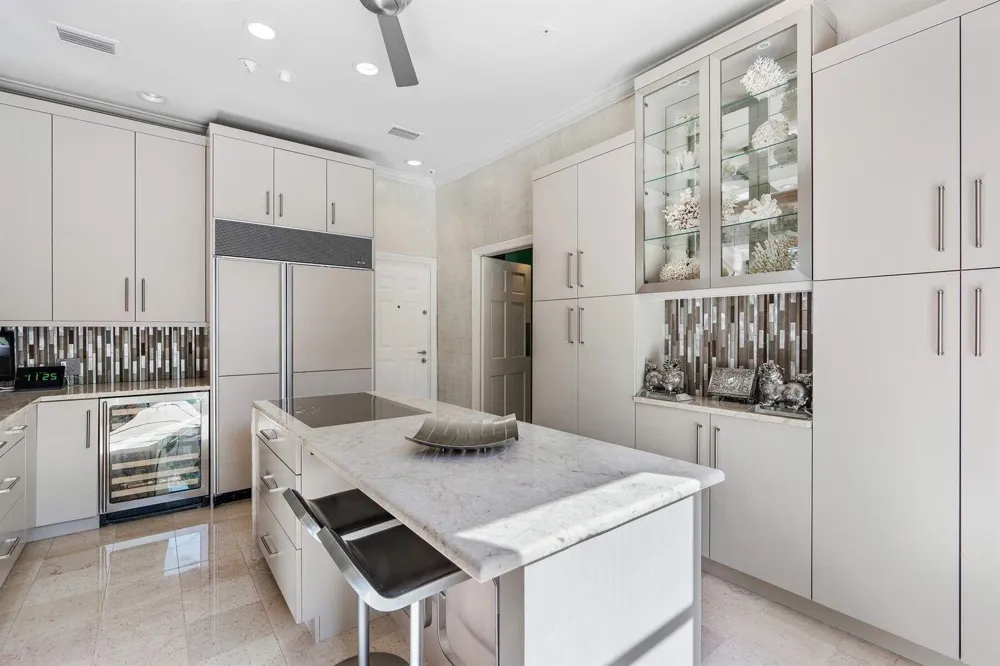 710 COUNTY ROAD Palm Beach, FL 33480
