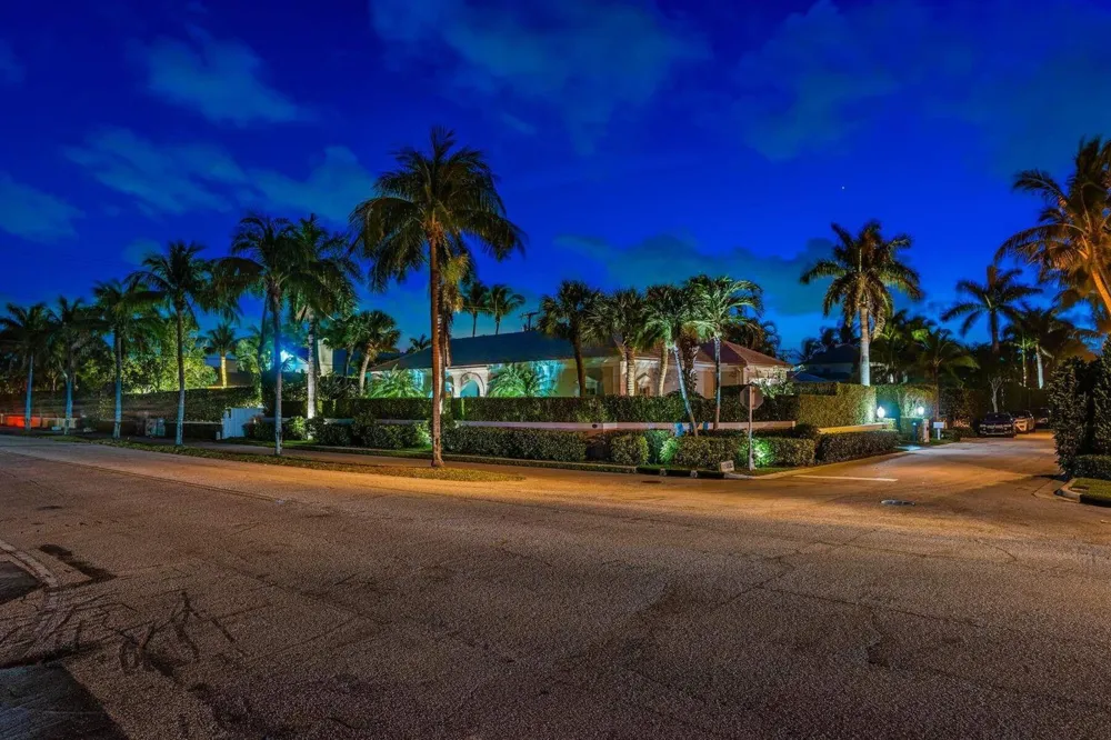 710 COUNTY ROAD Palm Beach, FL 33480