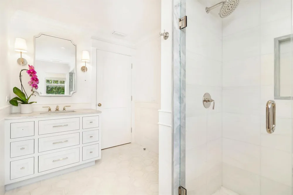 142 Seabreeze Avenue Palm Beach, FL 33480